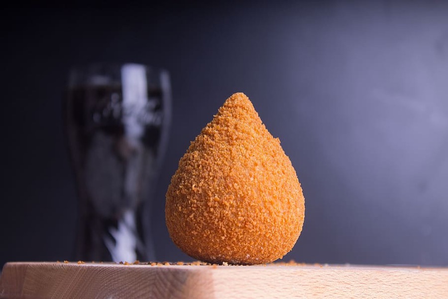 Coxinhas brasileiras prontas a saborear